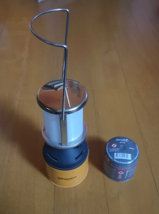 Lamparina a gás da ButanGas International + 2 cartuchos Macfer BPG-01