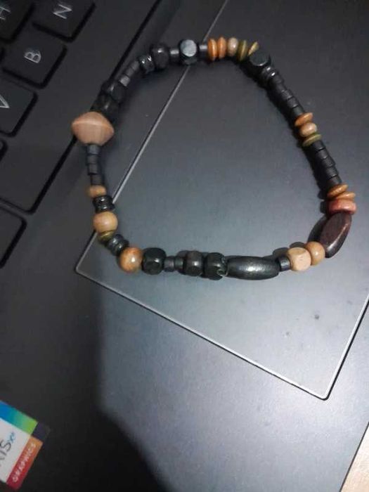 Pulseira em castanho e preto