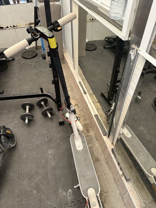 2 trotinetas eletricas