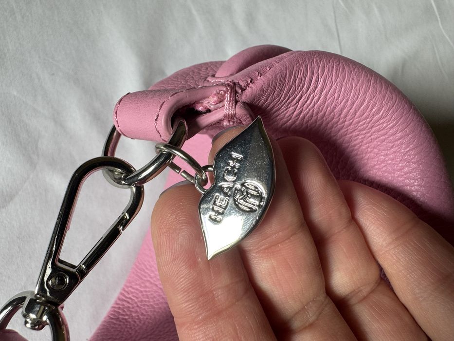 Стильна маленька сумочка.