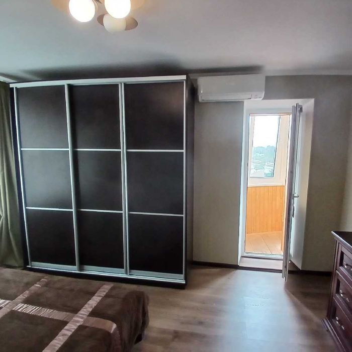 Будинок 2002 року Вул.Бальзака,4. ТРЦ «Глобал UA» 3к.кв. 7й пов. 90 м2