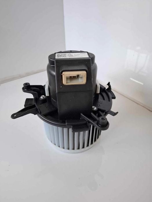 SILNICZEK WENTYLATOR DMUCHAWY NAWIEWU PEUGEOT 3008 II 16-