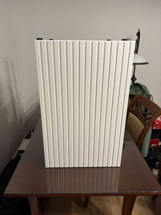 Biała szafka wisząca do łazienki