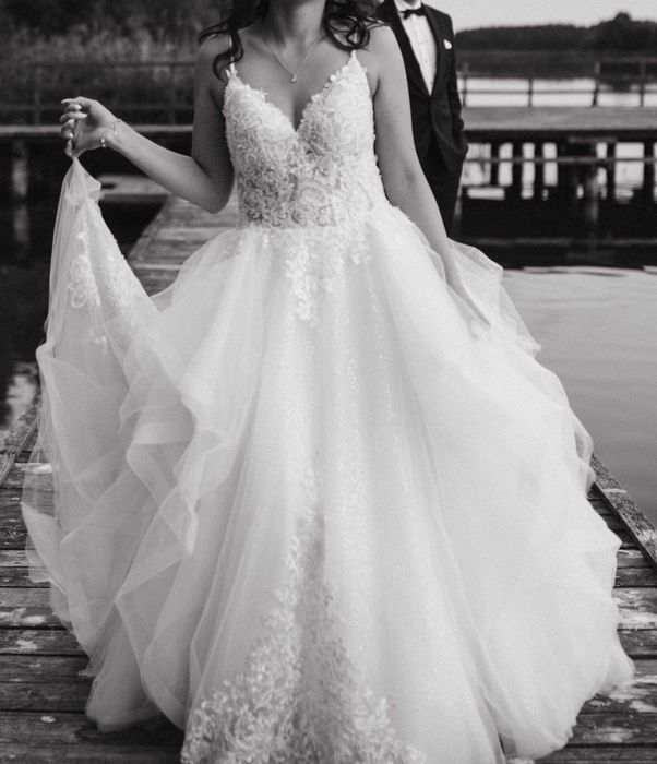 Suknia ślubna księżniczka z trenem, falbany, Elizabeth