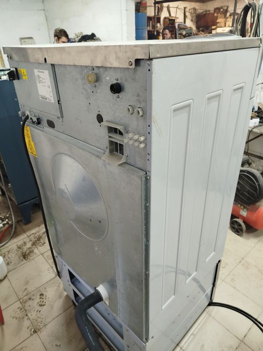 Професійна пральна машина Electrolux W4105H.