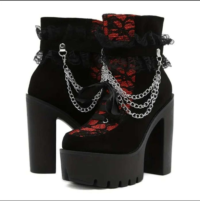 Wysokie buty. Nowe.