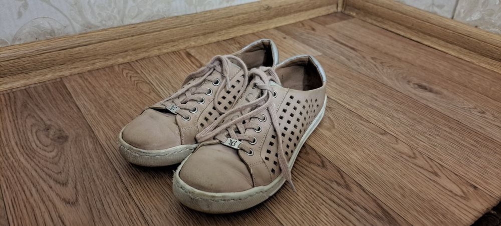 Туфлі з перфорацією