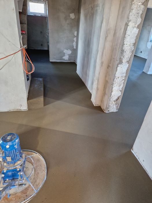 Rozkładanie   styropianu.