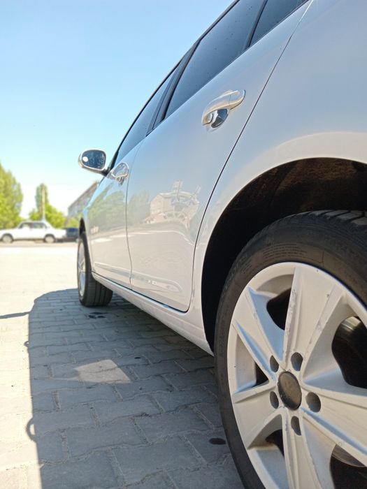 Volkswagen Golf 6 (1.6 дизель )