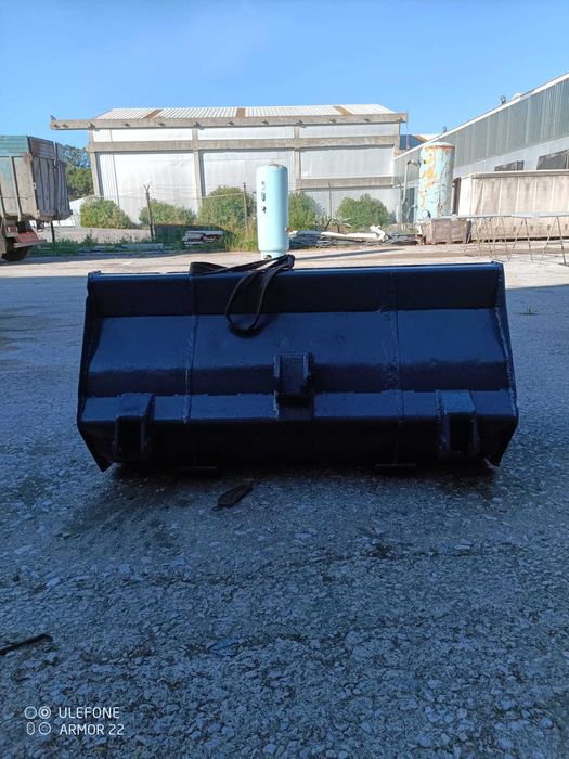 Balde de limpeza 1.50mt para carregador frontal ou pá carregadora pequena