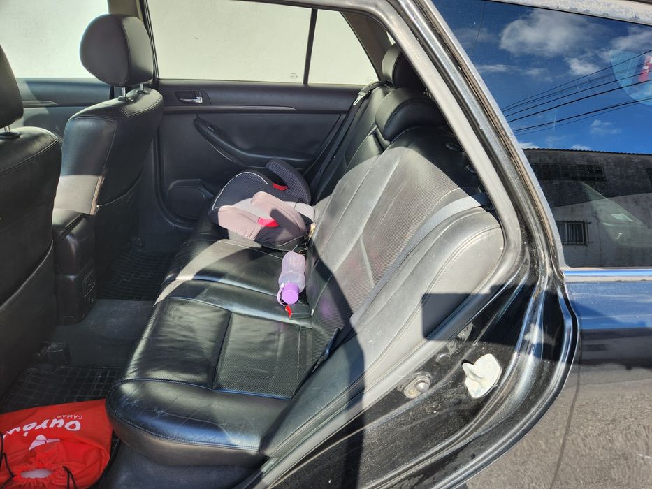 Toyota avensis  2.0 com 300000km