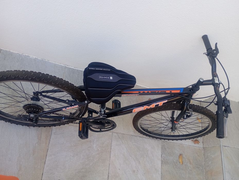 Bicicleta com alguns arranjos por fazer
