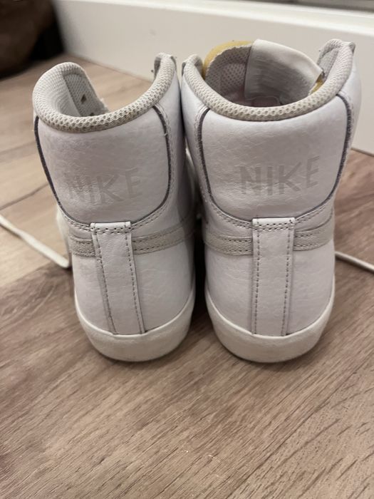 Ténis bota  marca Nike