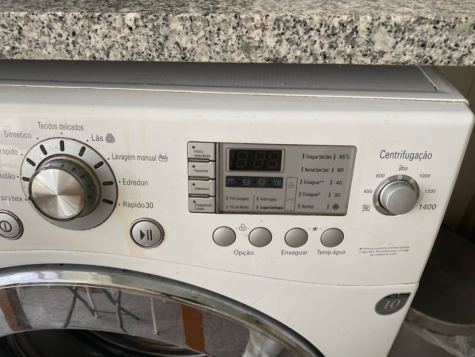 Máquina de lavar e secar roupa LG inverter Directdrive capacidade 9kg