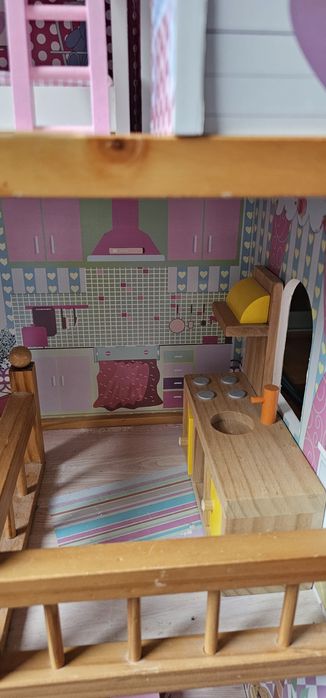 Domek drewniany dla lalek