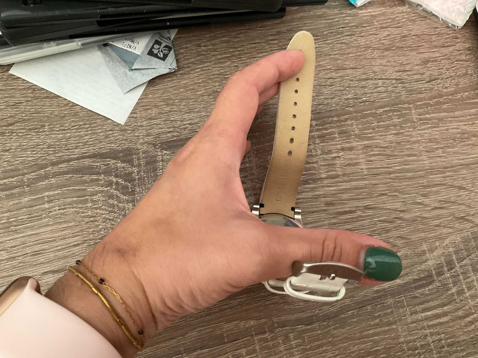 Relógio One com bracelete branca em pele