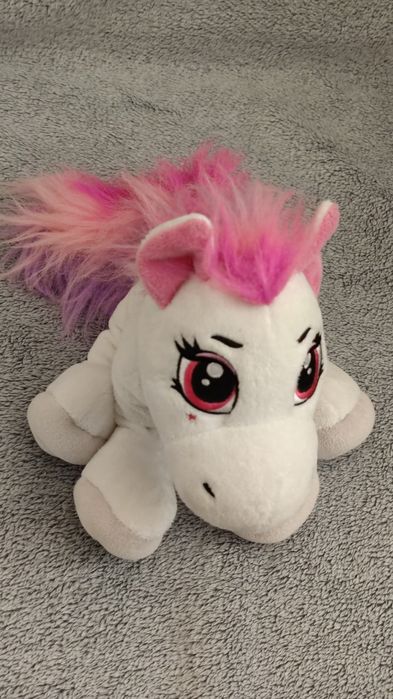 Очаровательная пони из серии Pony Tales. TM Keel Tales.