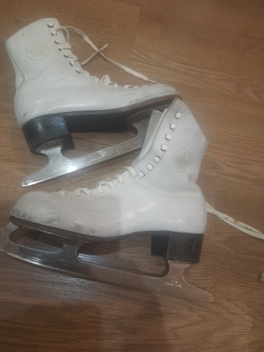 Продам фигурные коньки