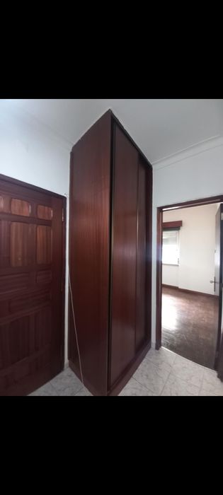 Roupeiro alto desmontado