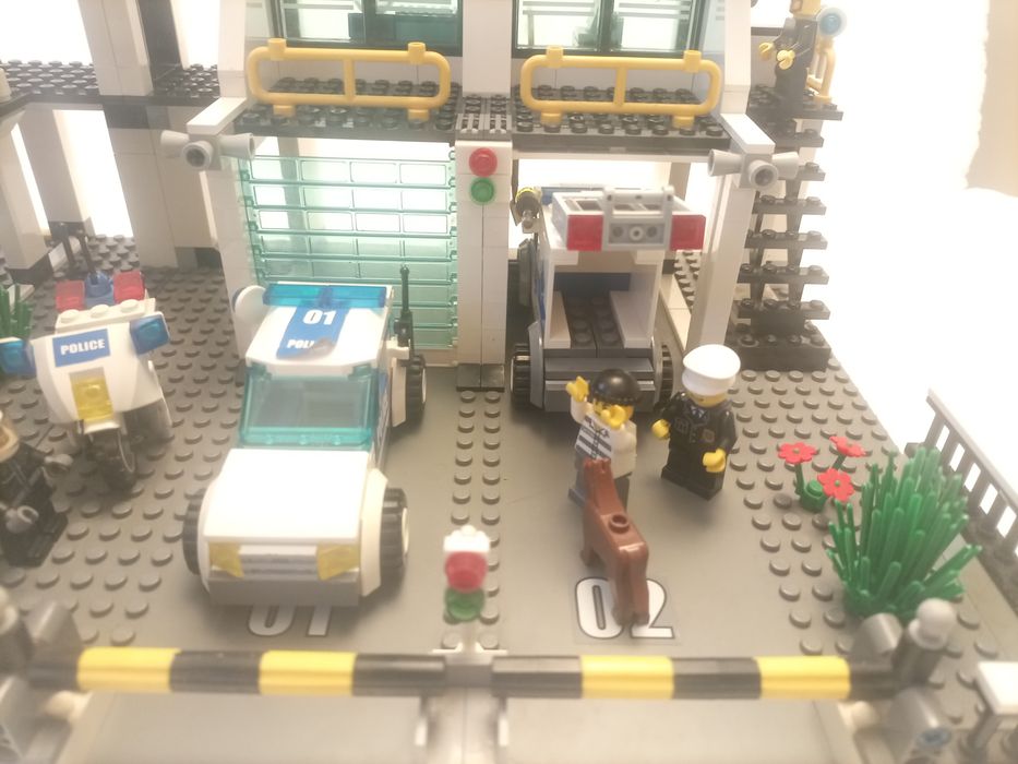 Klocki LEGO policja 7744 komisariat posterunek