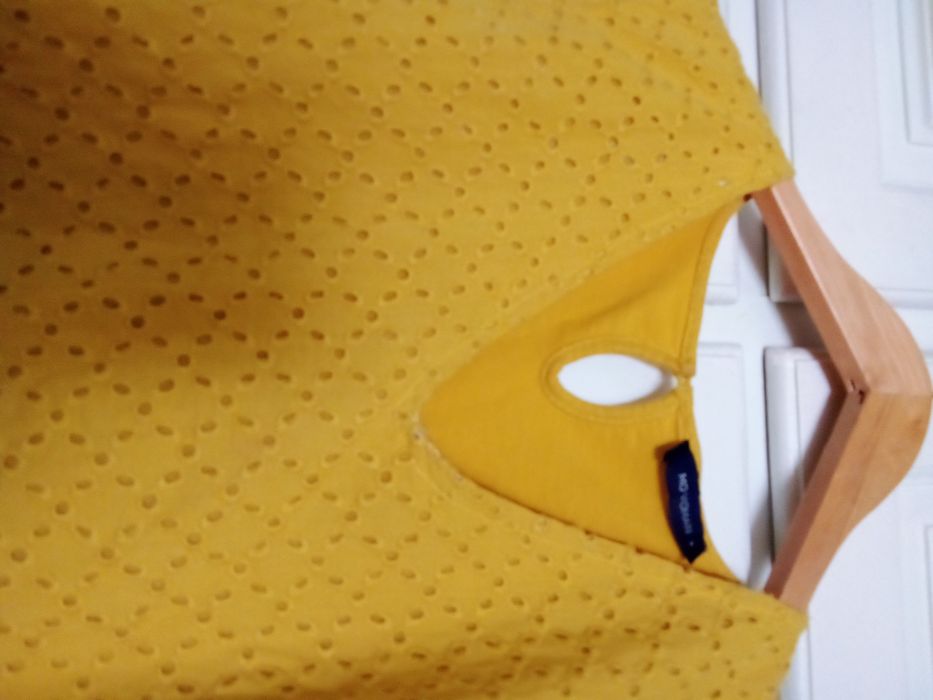 Blusa de senhora com bordado inglês