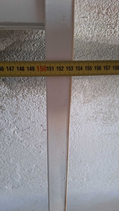 Janela de correr com vidro duplo e aro.