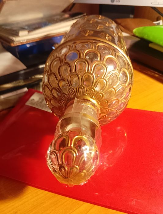 Garrafa perfumaria francesa decorada a ouro FG vazia