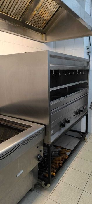 Oportunidade! Churrasqueira Rodizio 26 Espetos a Gás 1 Ano de Uso.