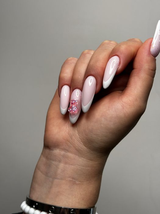 Манікюр з покриттям гель - лаку в салоні від 750грн до 850грн