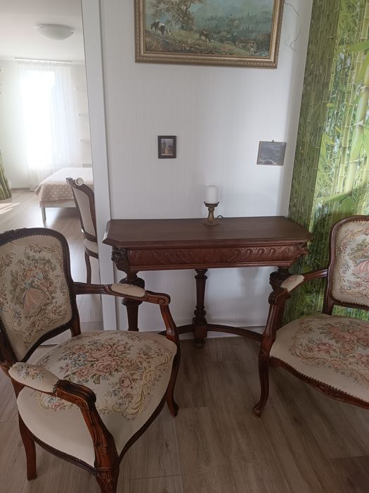 Старовинні меблі,люстри,декор.Гврно збережені,самовивіз