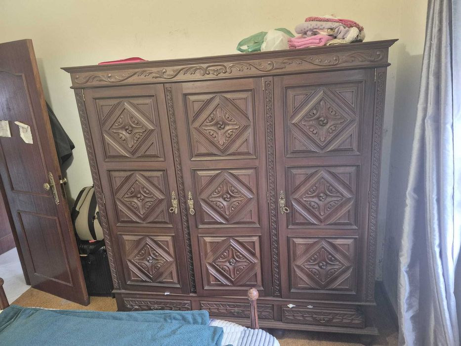 Conjunto de Quarto - Roupeiro+mesas de cabeceira+cama+colchão