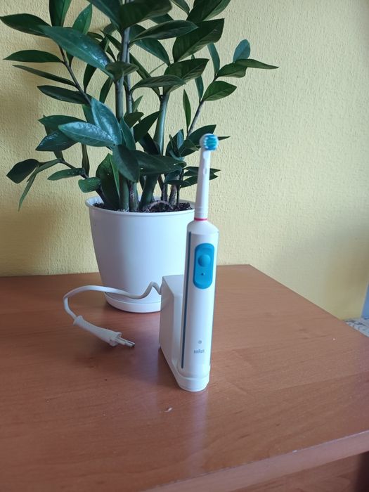 Szczoteczka elektryczna Braun plak Control ultra 471