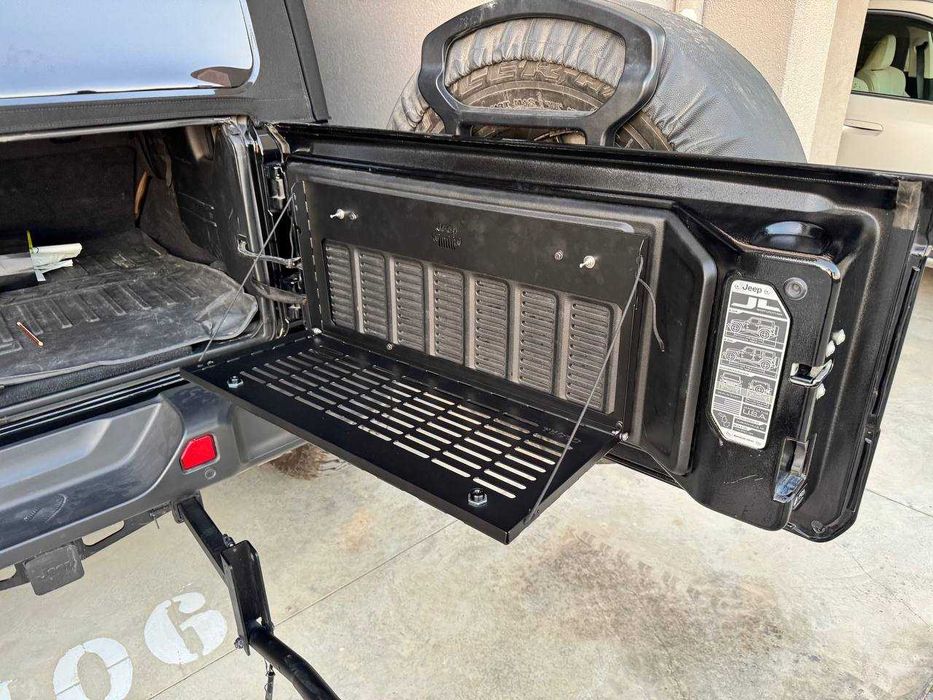 Відкидний стіл на двері багажника Jeep Wrangler JL / JK / TJ Molle XRoad