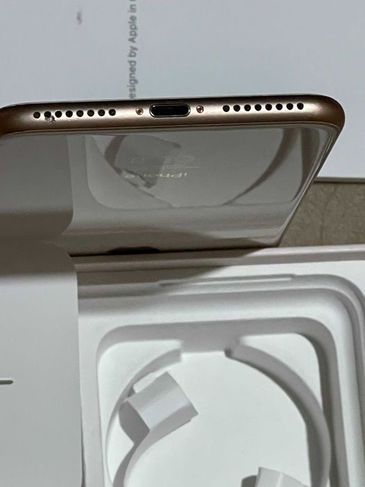 Айфон  8 плюс в идеальном состоянии