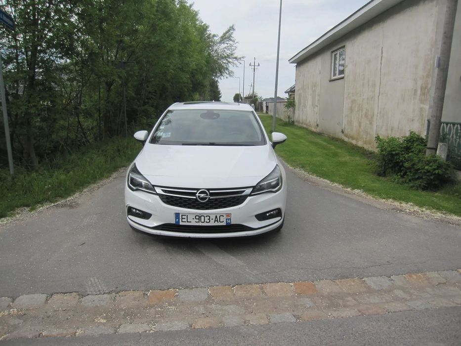 Opel Astra 1.6  cdti szklany dach nawigacja orginalny przebieg