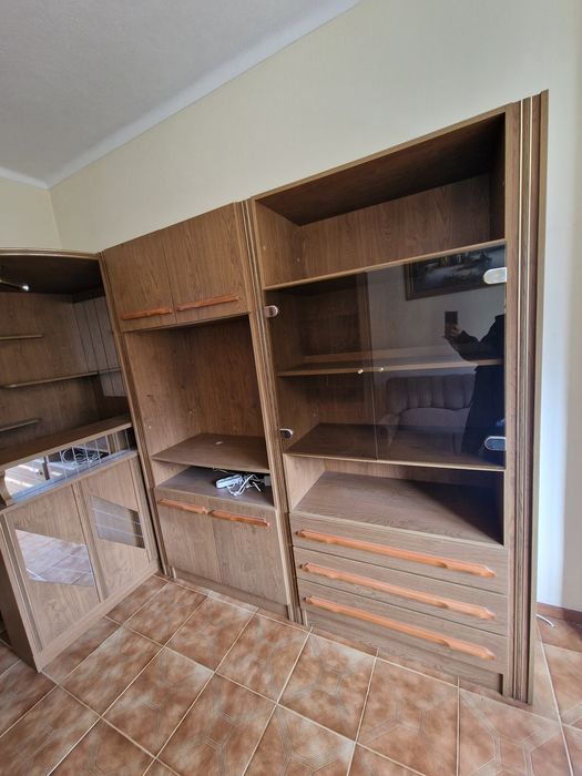 Bar de sala de estar + móvel + mesa de centro