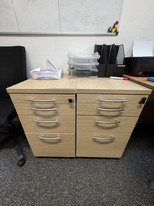 Biurka (stole, krzeselka, szafy) TANIO