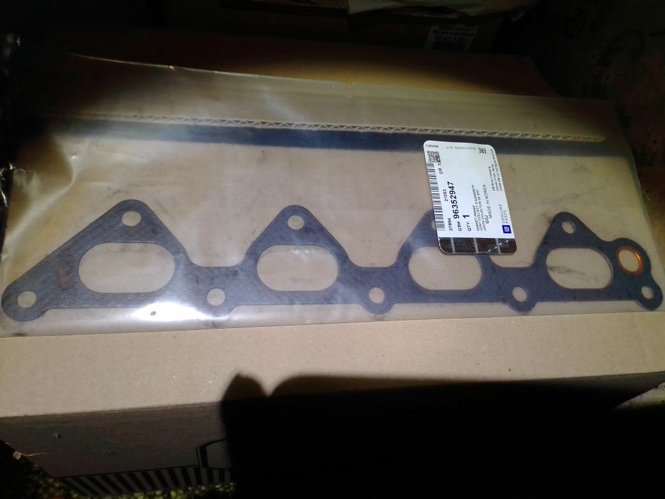 Прокладка впускного коллектора Daewoo Nexia 1.5 16v a15mf (GM-96352947