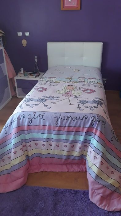 Cortinado e colcha forrada para quarto de Menina