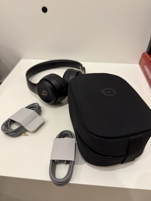Phones beats solo 4