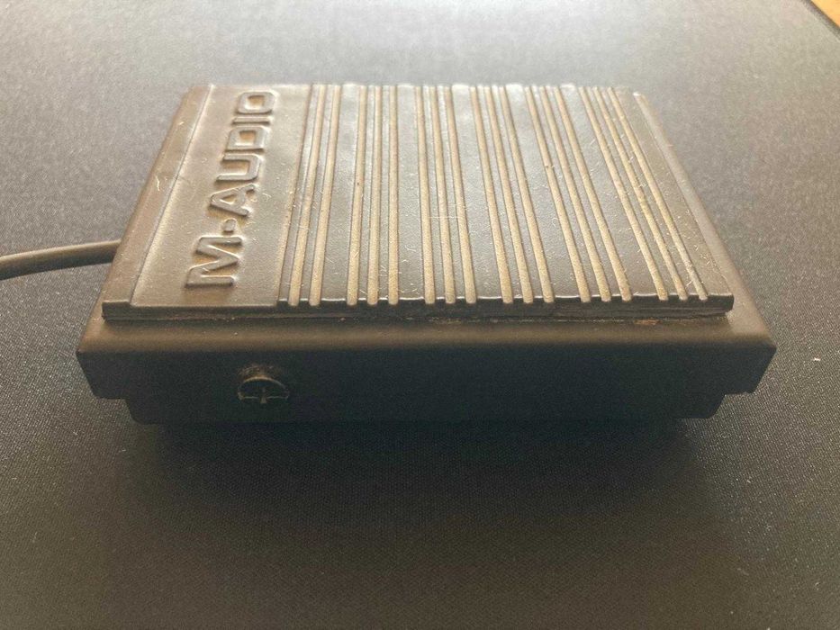 Pedal Sustain / Footswitch M-AUDIO para Teclado MIDI / Piano Digital