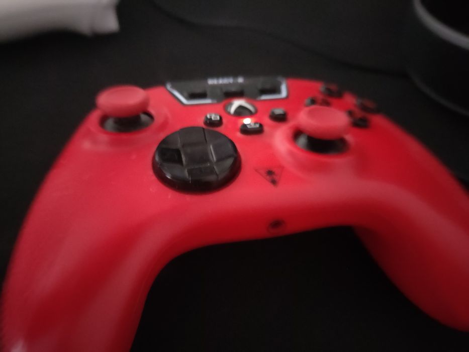 Controlo Xbox Turtle Beach REACT-R  com audio e equalização de som dedicada no topo para destacar passos e tiros