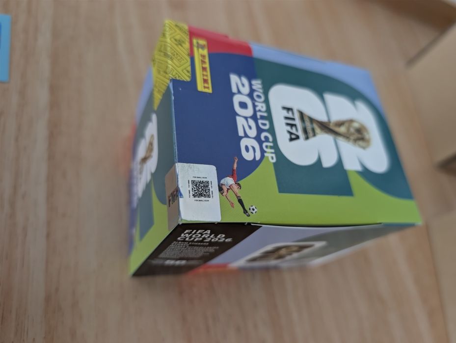 Caixa de 50 saquetas de réplicas de cromos Panini 2026