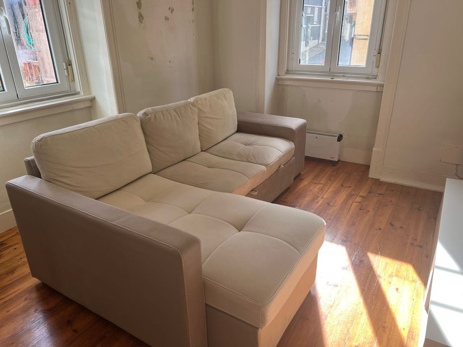 Sofa cama com dois pufs