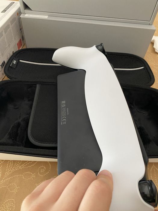 Playstation Portal com caixa e bolsa