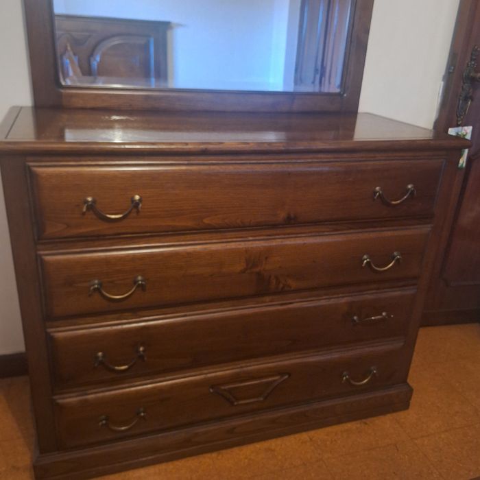 Mobilia de quarto de boa madeira e elegante