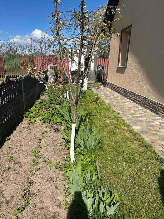 Продам  будинок  з ремонтом Гатне . Ділянка 10 сот. Одноповерховий