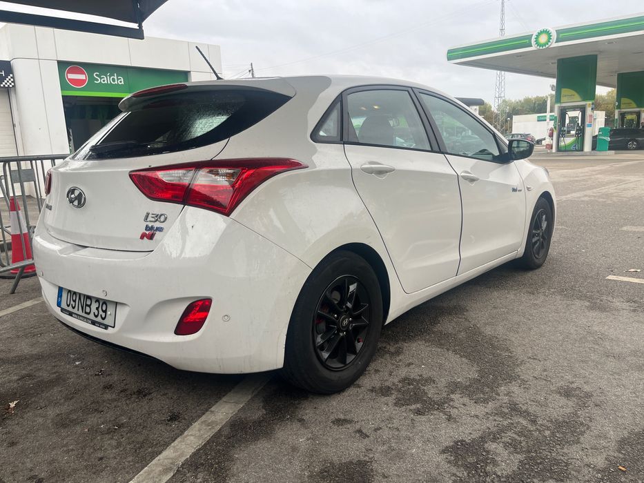 Hyundai i30 blue drive