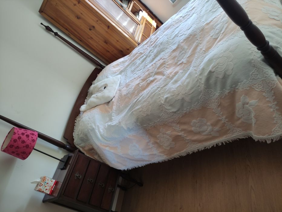 cama em madeira maciça