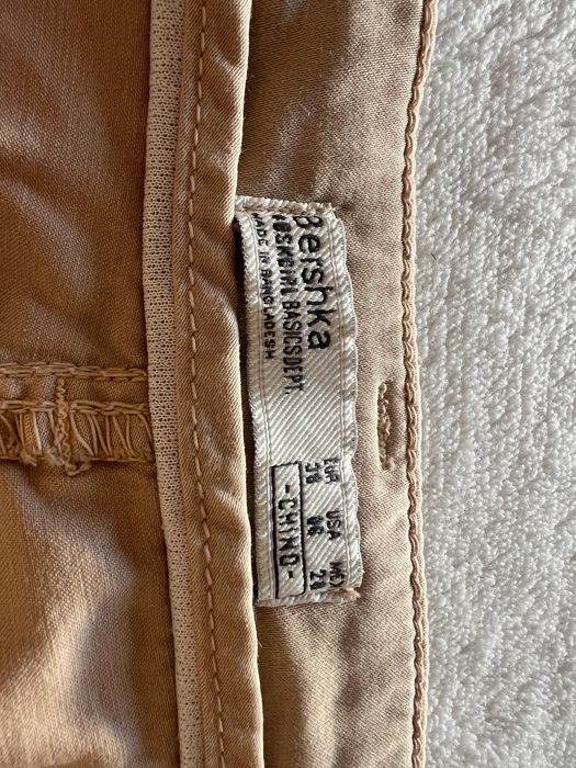 Calça chino bege Bershka